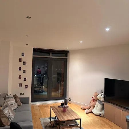 Private Bedroom With Shared Living Space And Bath In A Two Bedroom * Leeds (West Yorkshire)