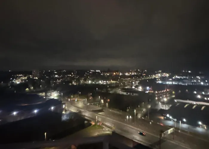 Homestay Private Bedroom With Shared Living Space And Bath In A Two Bedroom Leeds (West Yorkshire)