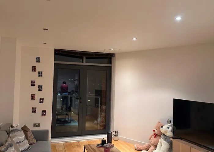 Private Bedroom With Shared Living Space And Bath In A Two Bedroom * Leeds (West Yorkshire)